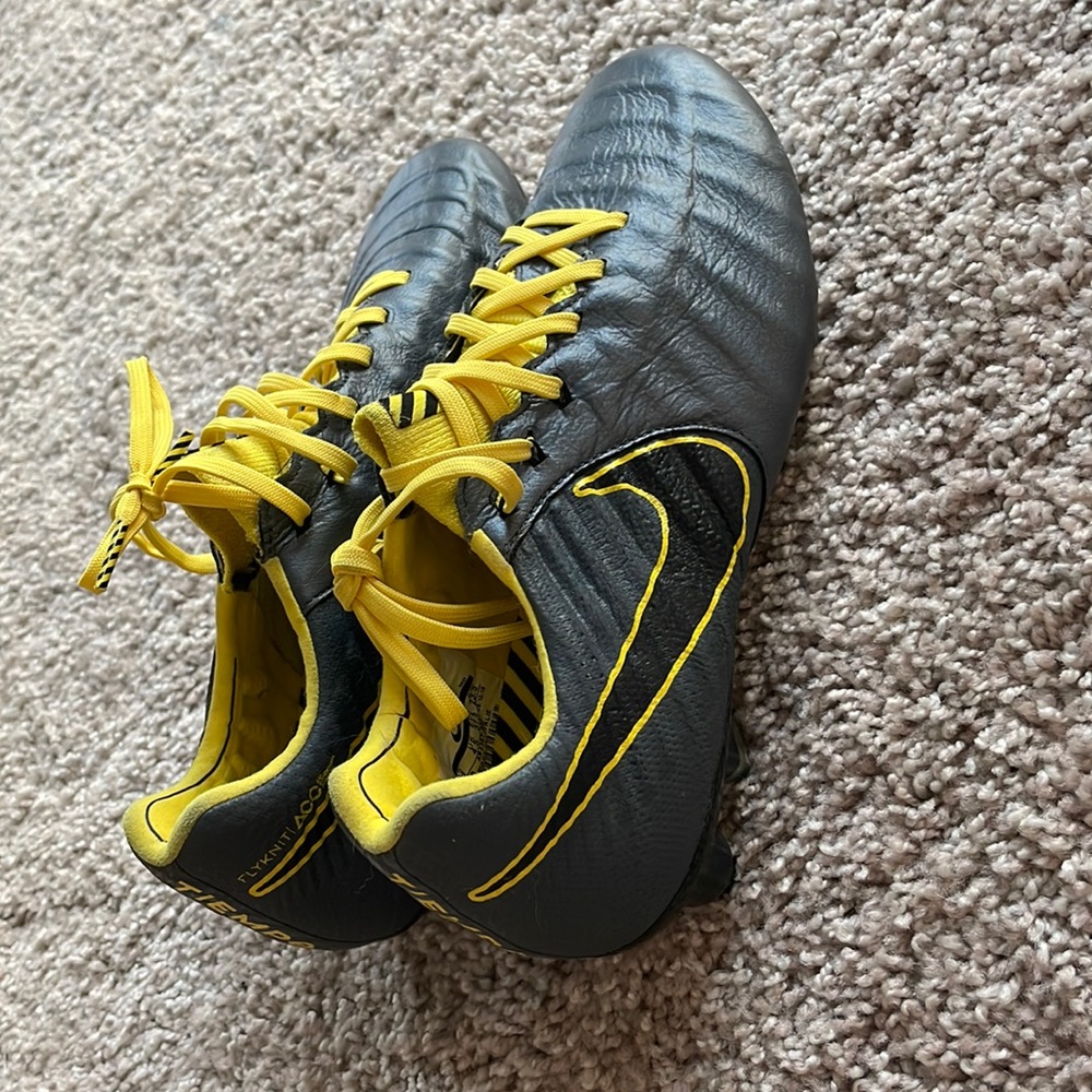 Nike Soft Ground Tiempo Soccer Cleats